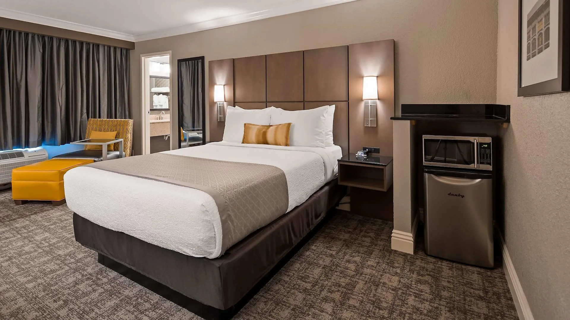 Best Western Premier Airport/Expo Center Hotel Louisville 4*,