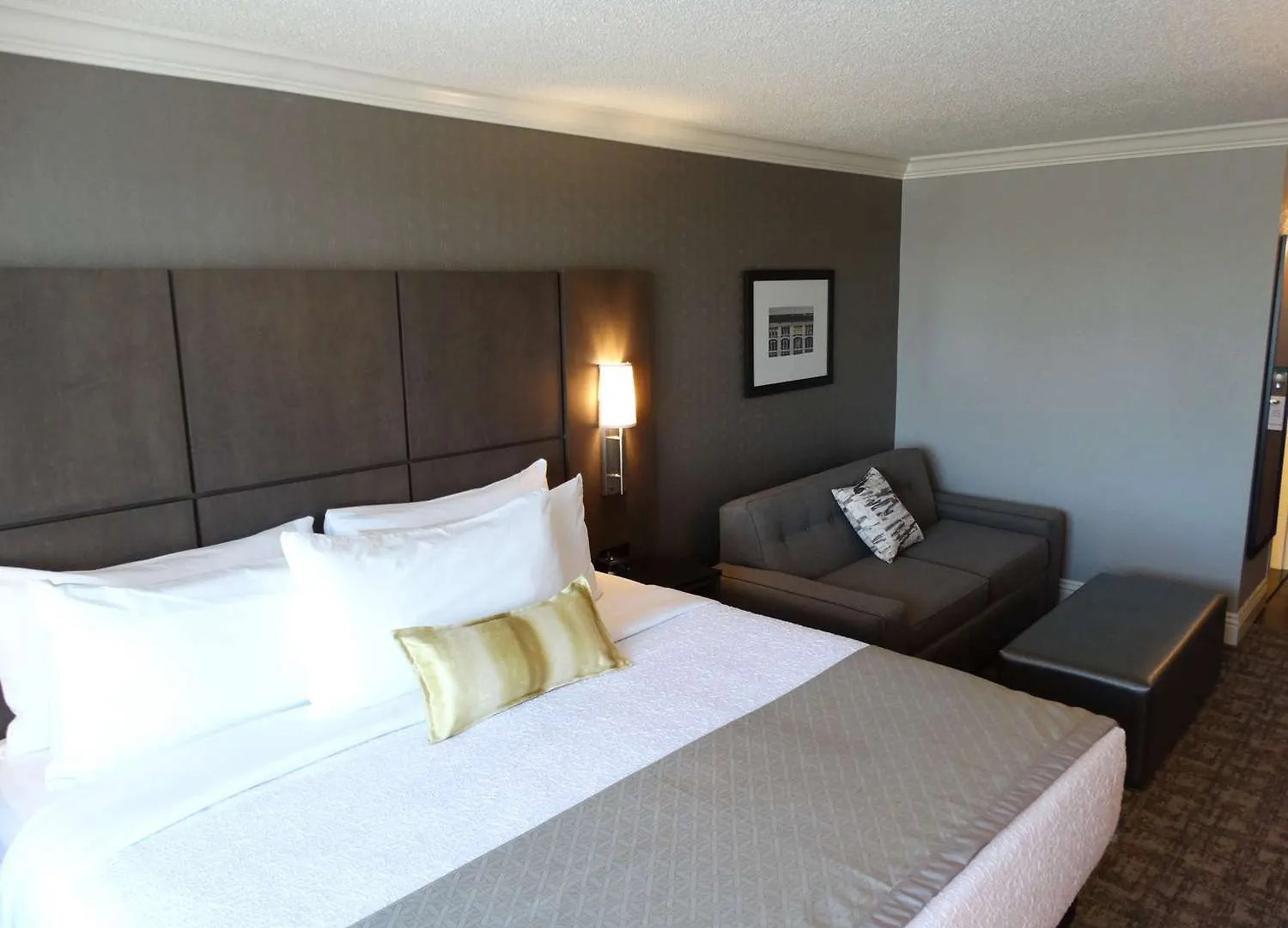 Best Western Premier Airport/Expo Center Hotel Louisville